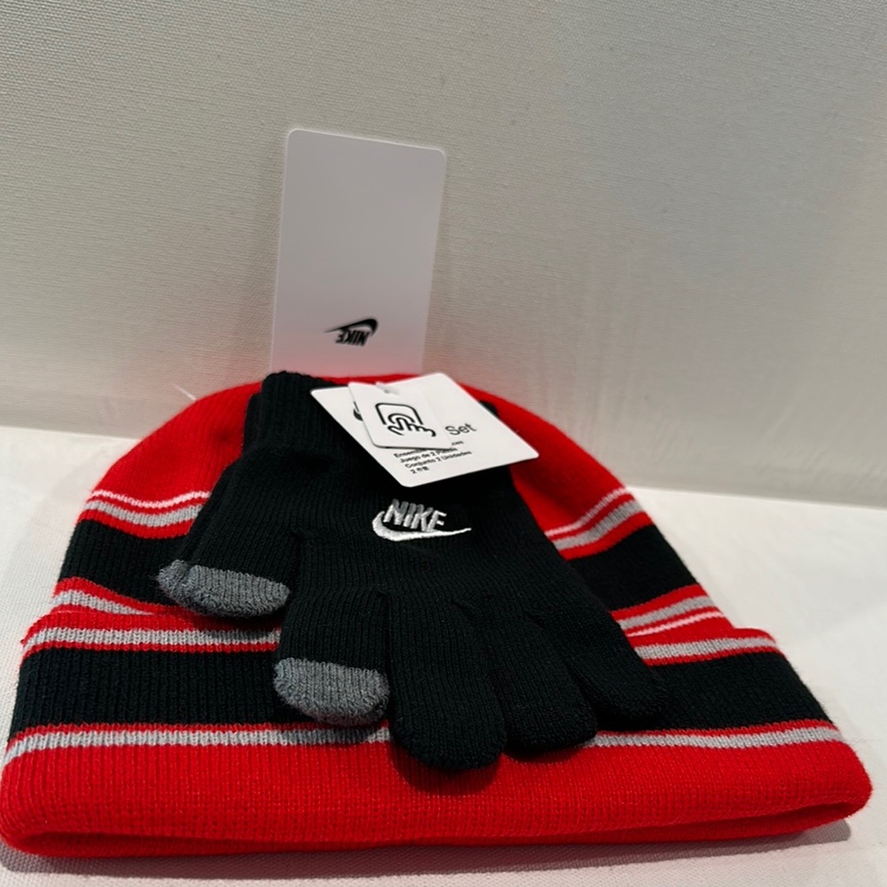 NWT Nike Boys (2) piece Beanie with Gloves set. Size 8. Just Fo it!!